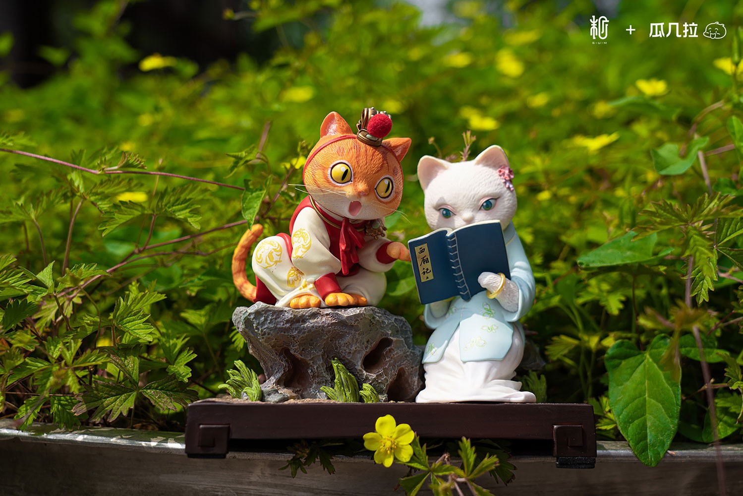 Dream of the Red Chamber Bao and Dai Cat Figurine  View 2