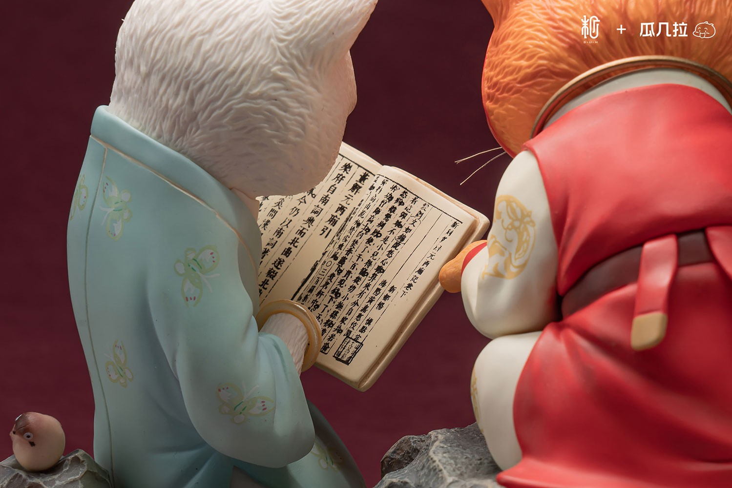 Dream of the Red Chamber Bao and Dai Cat Figurine  View 7