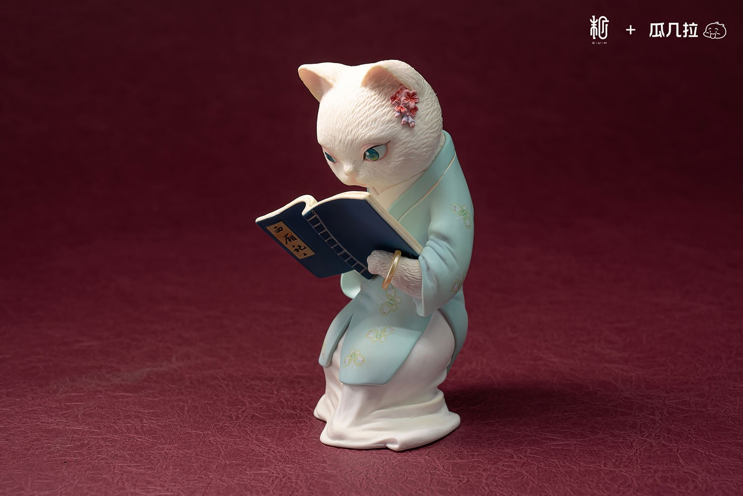 Dream of the Red Chamber Bao and Dai Cat Figurine  View 10