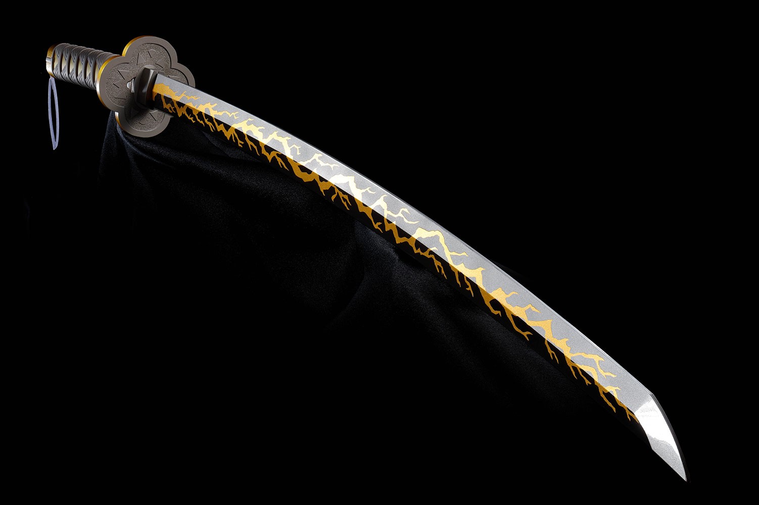 Nichirin Sword (Zenitsu Agatsuma) Replica by Bandai | Sideshow 