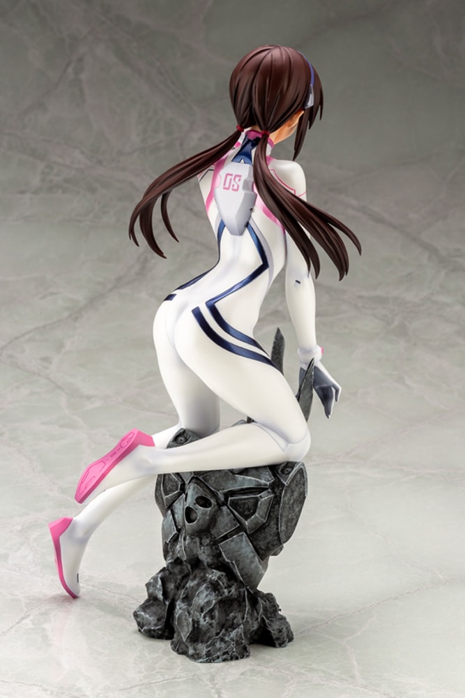 Mari Makinami Illustrious White Plugsuit Version
