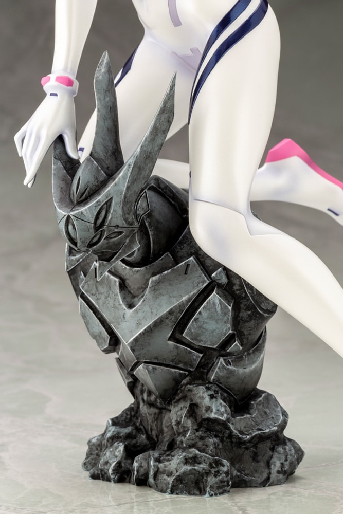 Mari Makinami Illustrious White Plugsuit Version