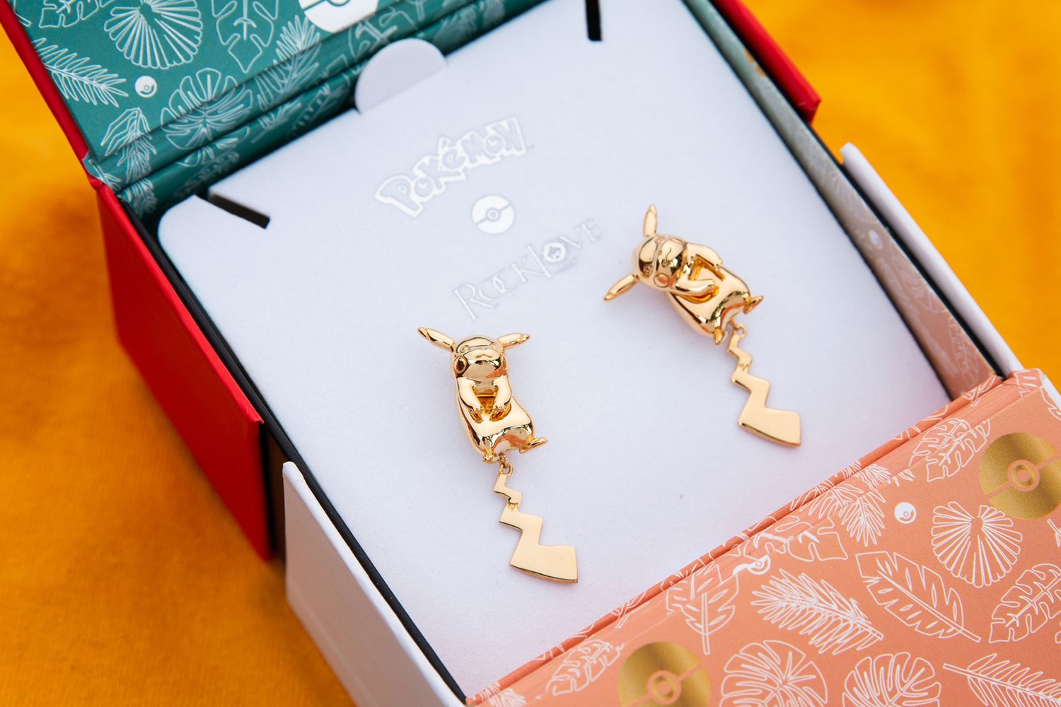 【新品、本物、当店在庫だから安心】 Pikachu Earrings Collectibles Sideshow | RockLove by アクセサリー