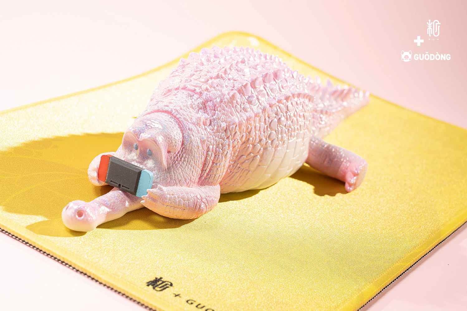 Crawling Crocodile (Peach)