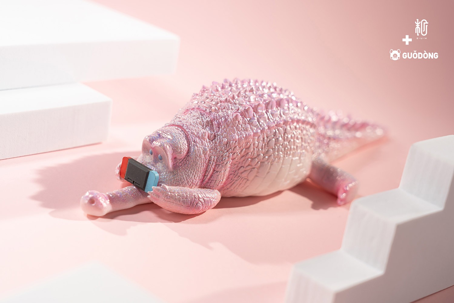 Crawling Crocodile (Peach)