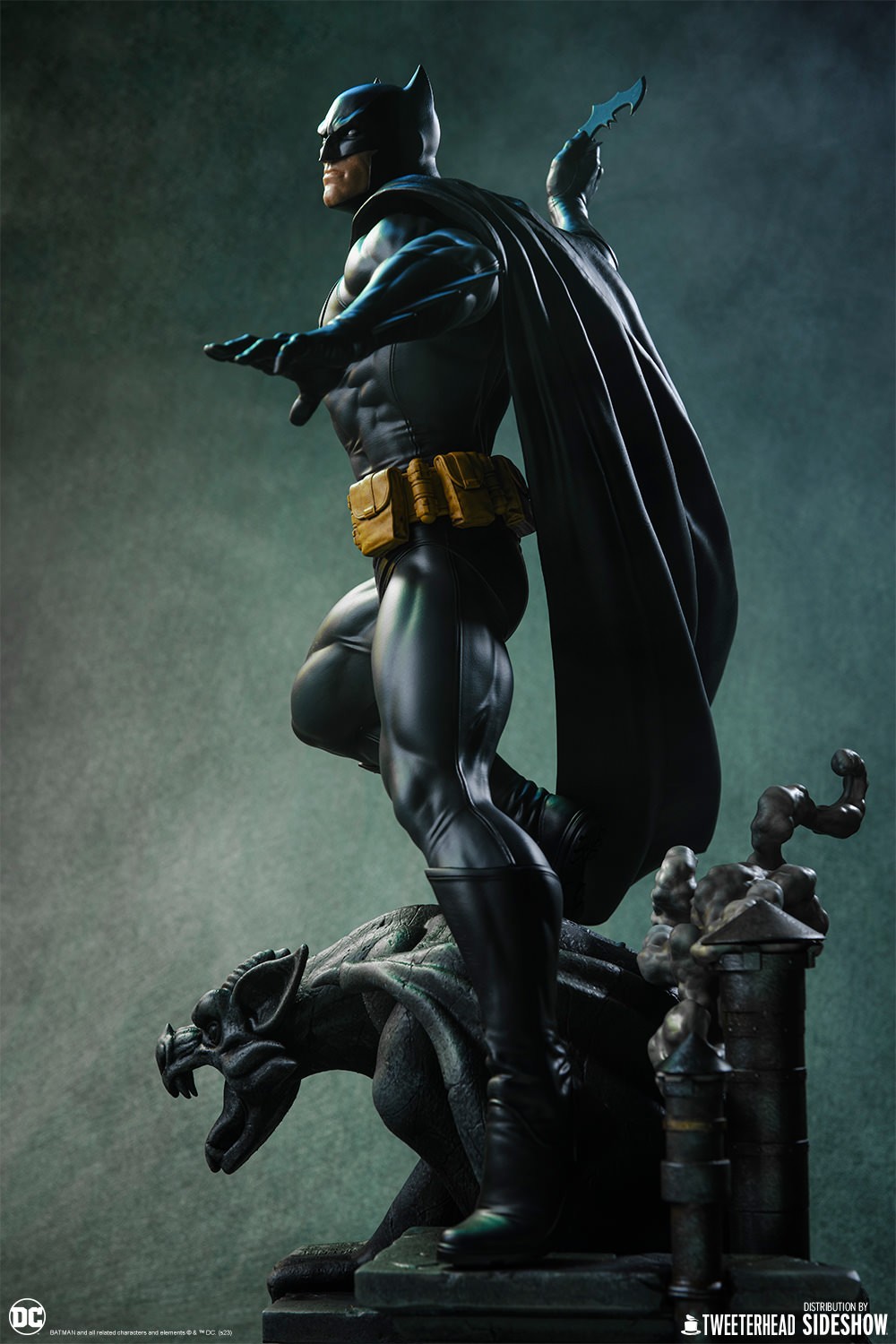 BATMAN : BLACK AND GRAY Edition Sixth Scale Maquette Batman-black-and-gray-edition_dc-comics_gallery_64b719cabdac6