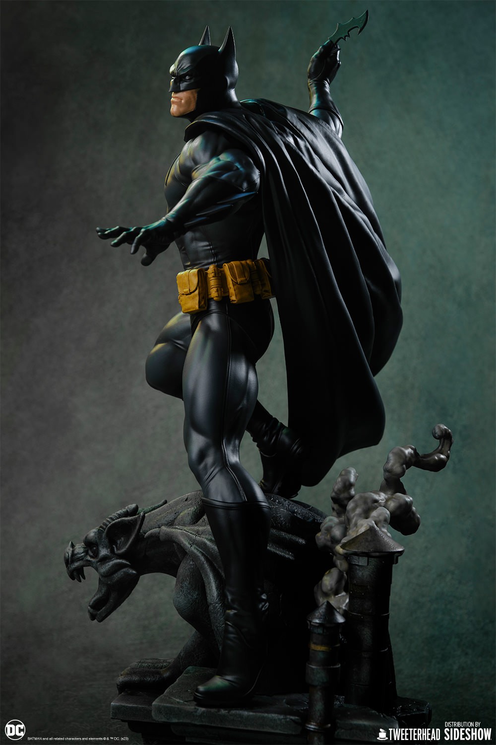 BATMAN : BLACK AND GRAY Edition Sixth Scale Maquette Batman-black-and-gray-edition_dc-comics_gallery_64b719cda9dc3