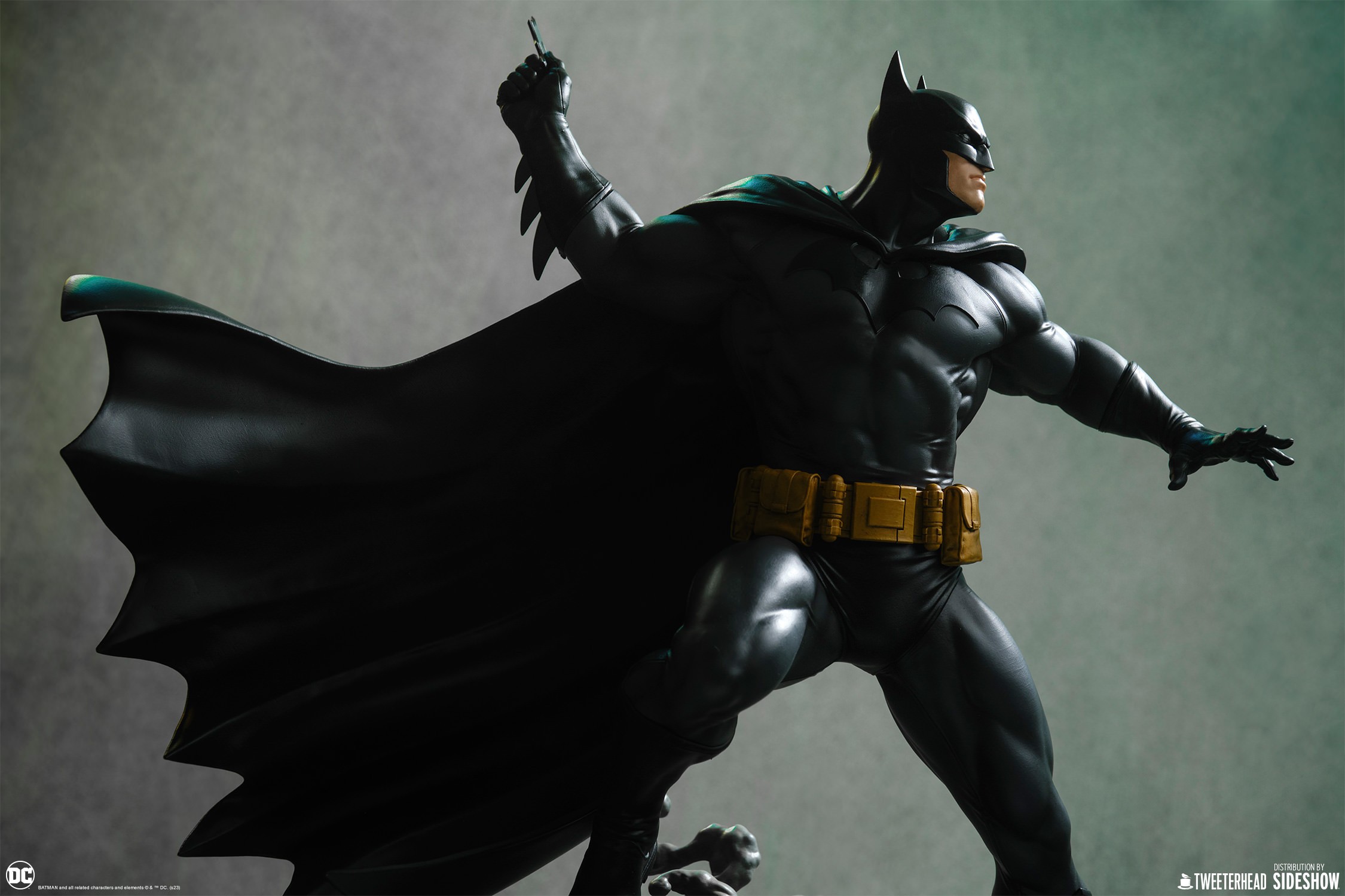 ま*と様  x Batman Dark Grey Size：M Batman Black and Gray Edition Sixth Scale Maquette by Tweeterhead