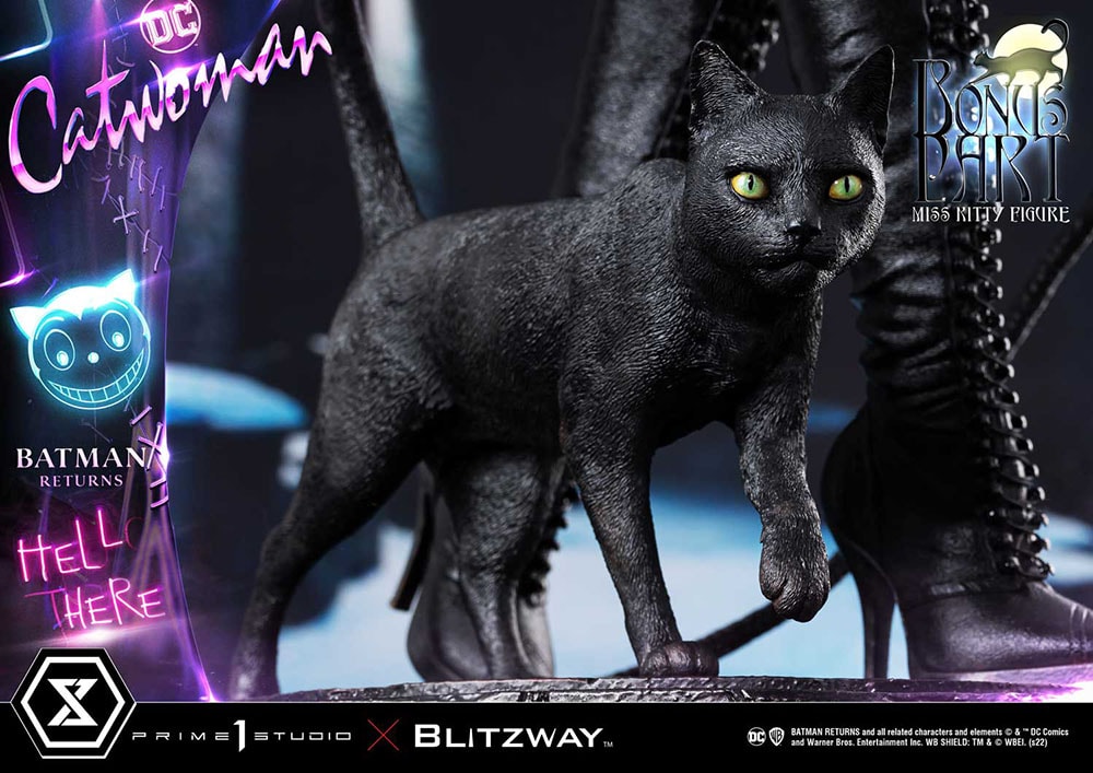 DC Comics Catwoman (Bonus Version) 1:3 Scale Statue  (Prototype Shown) View 2