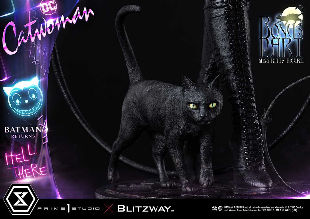 DC Comics Catwoman (Bonus Version) 1:3 Scale Statue  (Prototype Shown) View 3