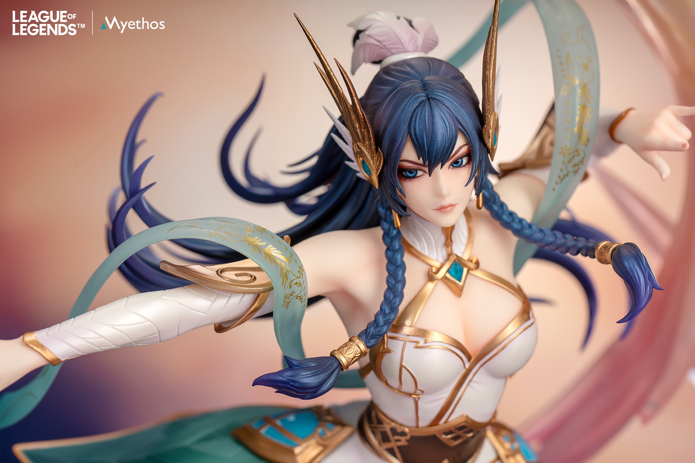 League of Legends Divine Sword Irelia Collectible Figure  View 3