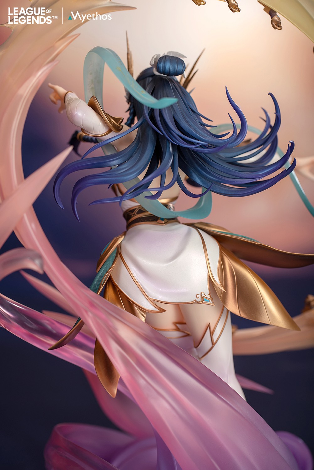 League of Legends Divine Sword Irelia Collectible Figure  View 12