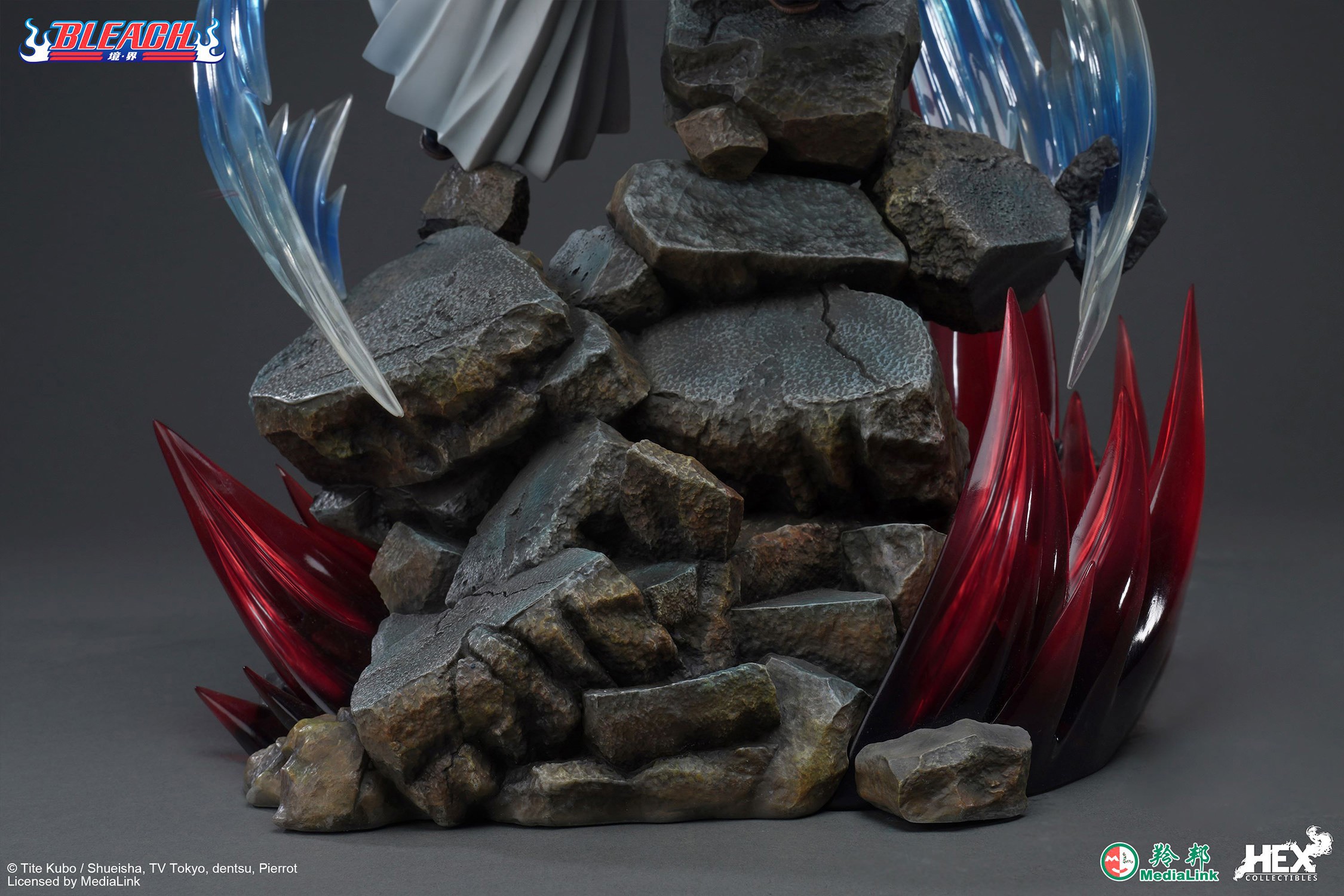 Ichigo Kurosaki vs Hollow Ichigo Statue by HEX Collectibles