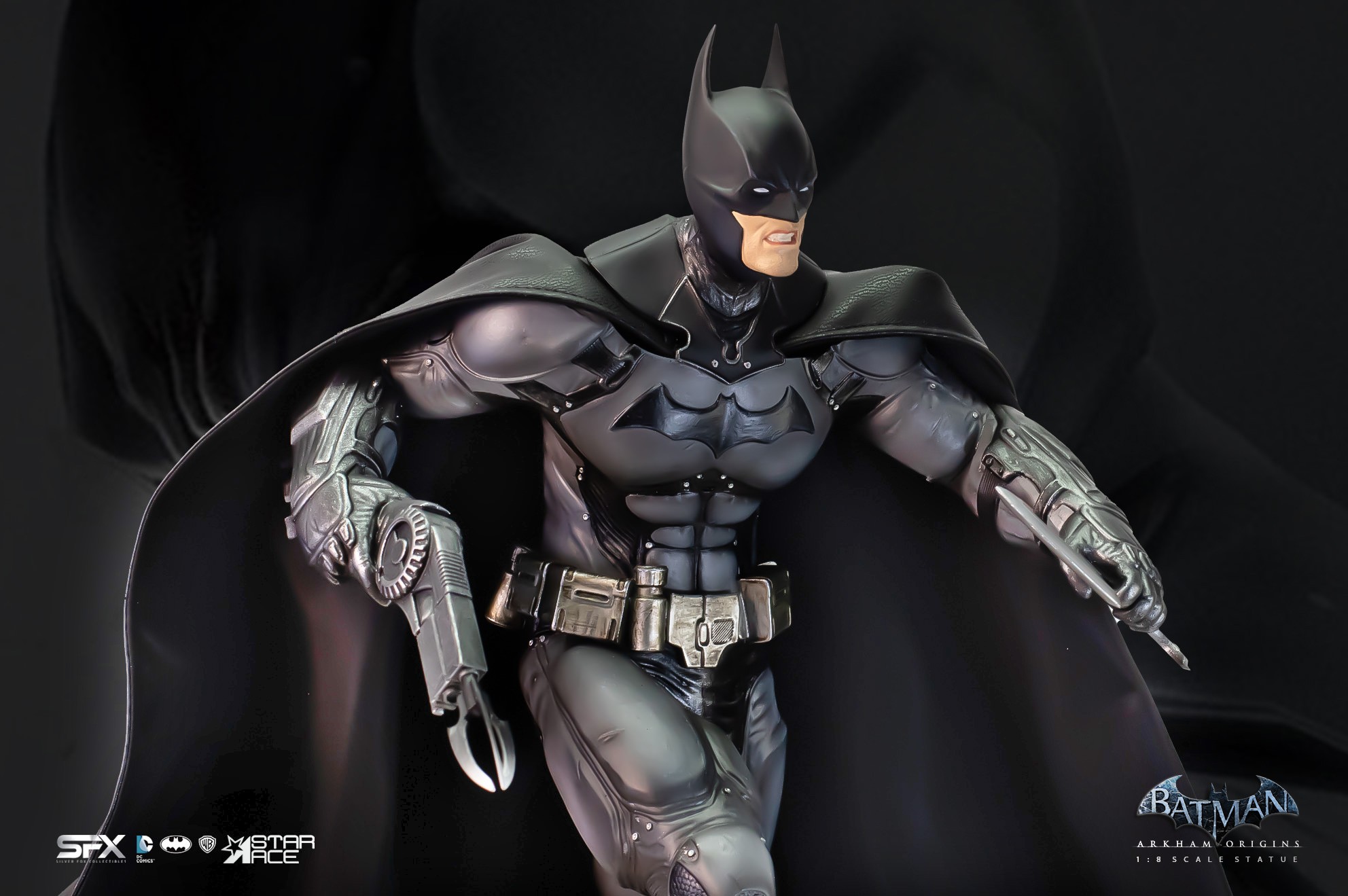 DC Comics Batman Arkham Origins 2.0 Deluxe Statues  (Prototype Shown) View 3