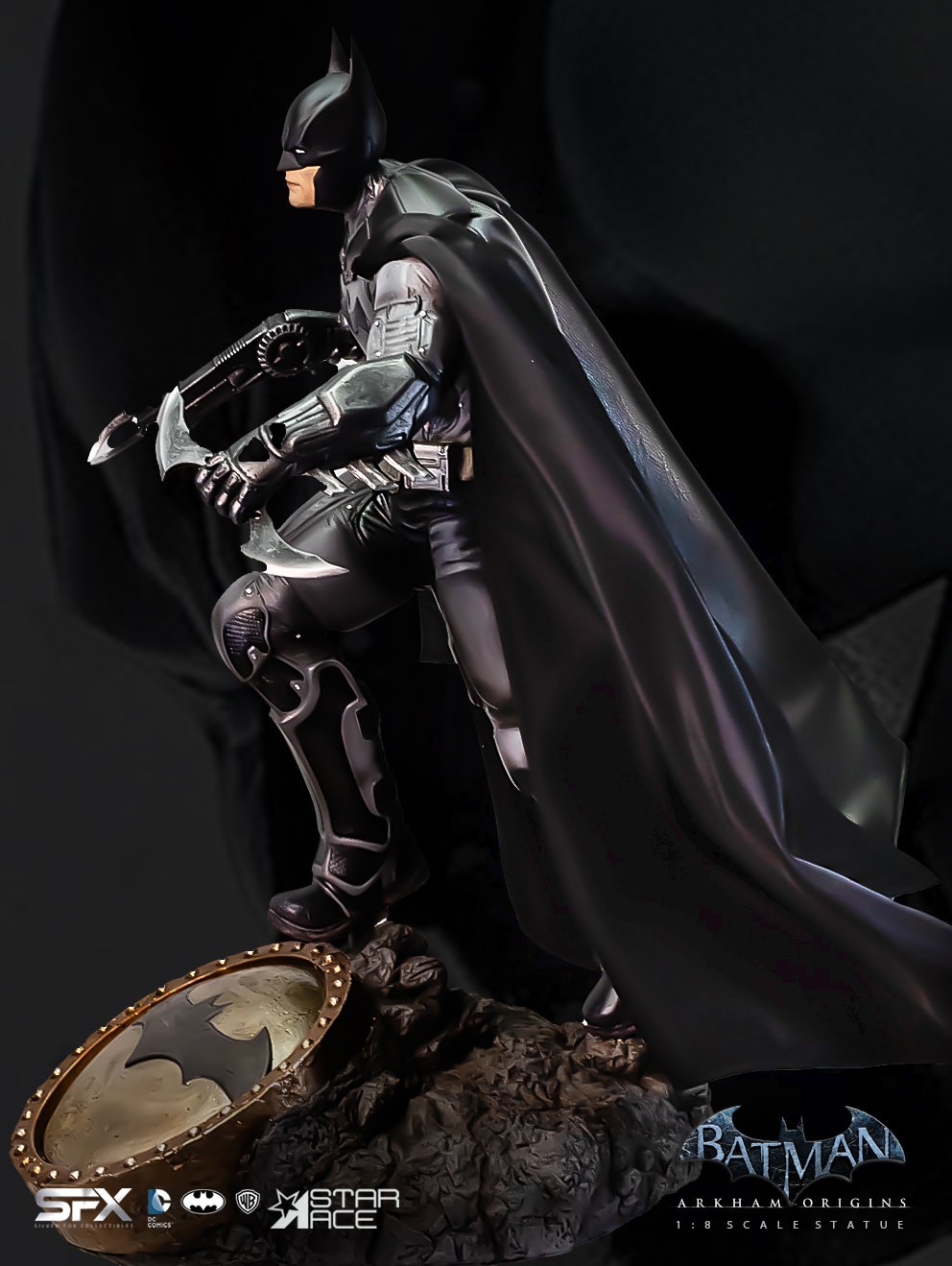 DC Comics Batman Arkham Origins 2.0 Deluxe Statues  (Prototype Shown) View 6