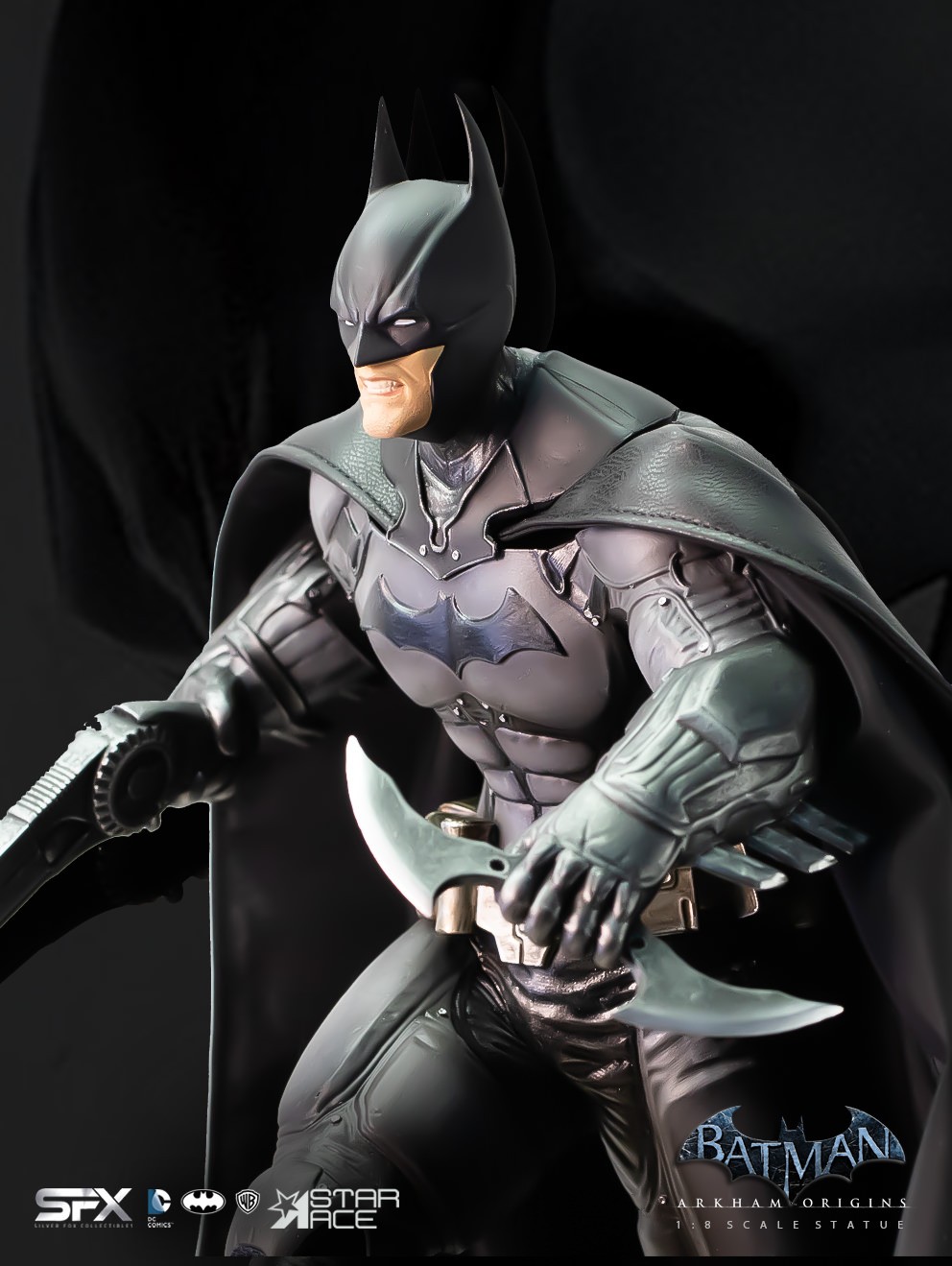 DC Comics Batman Arkham Origins 2.0 Deluxe Statues  (Prototype Shown) View 8