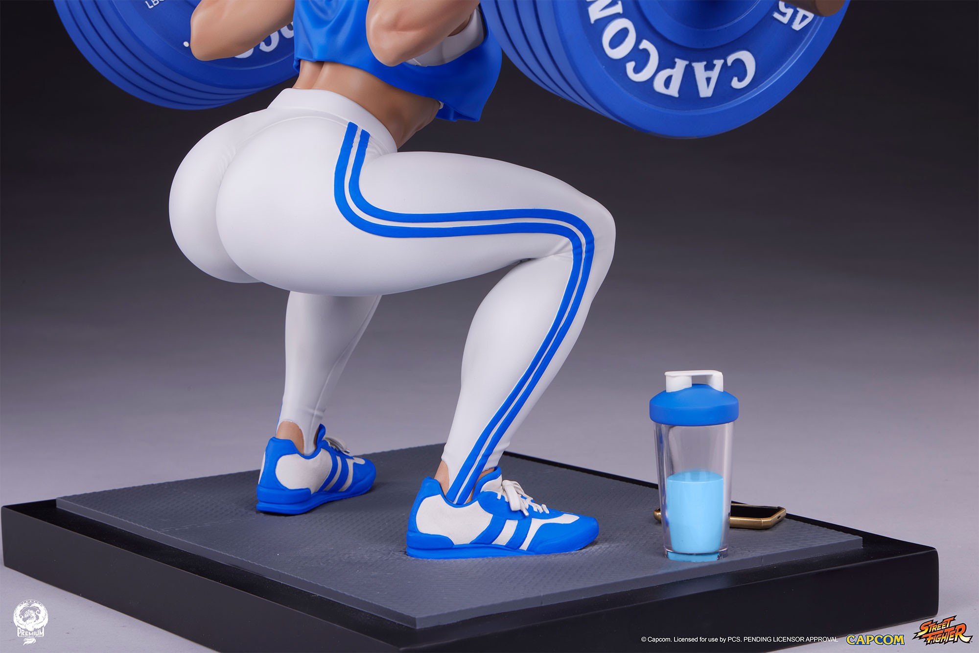 Street Fighter Chun-Li: Powerlifting Quarter Scale Statue  Collector Edition (Prototype Shown) View 4