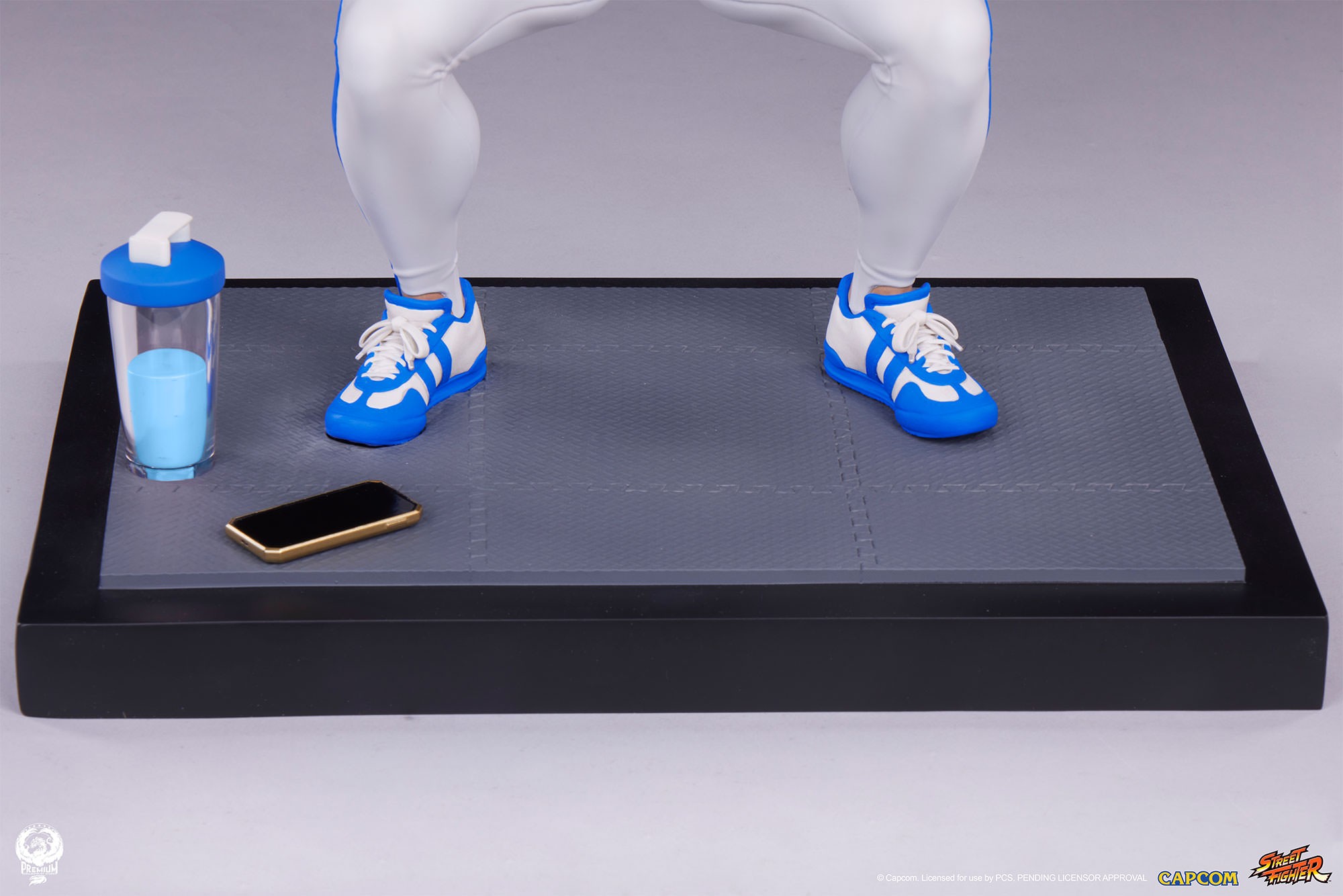 Street Fighter Chun-Li: Powerlifting Quarter Scale Statue  Collector Edition (Prototype Shown) View 19