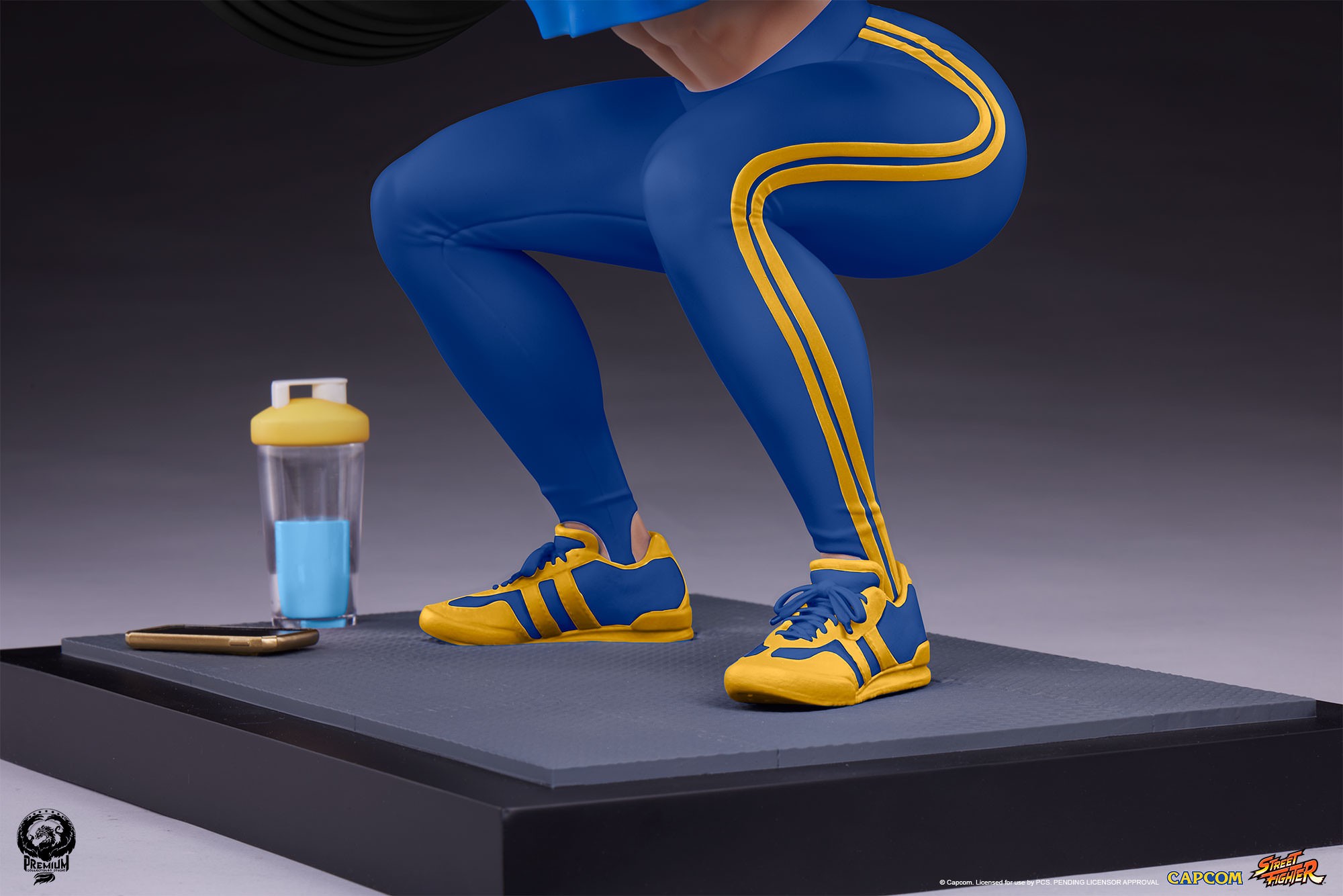 Street Fighter Chun-Li: Powerlifting (Alpha Edition) Quarter Scale Statue  (Prototype Shown) View 14