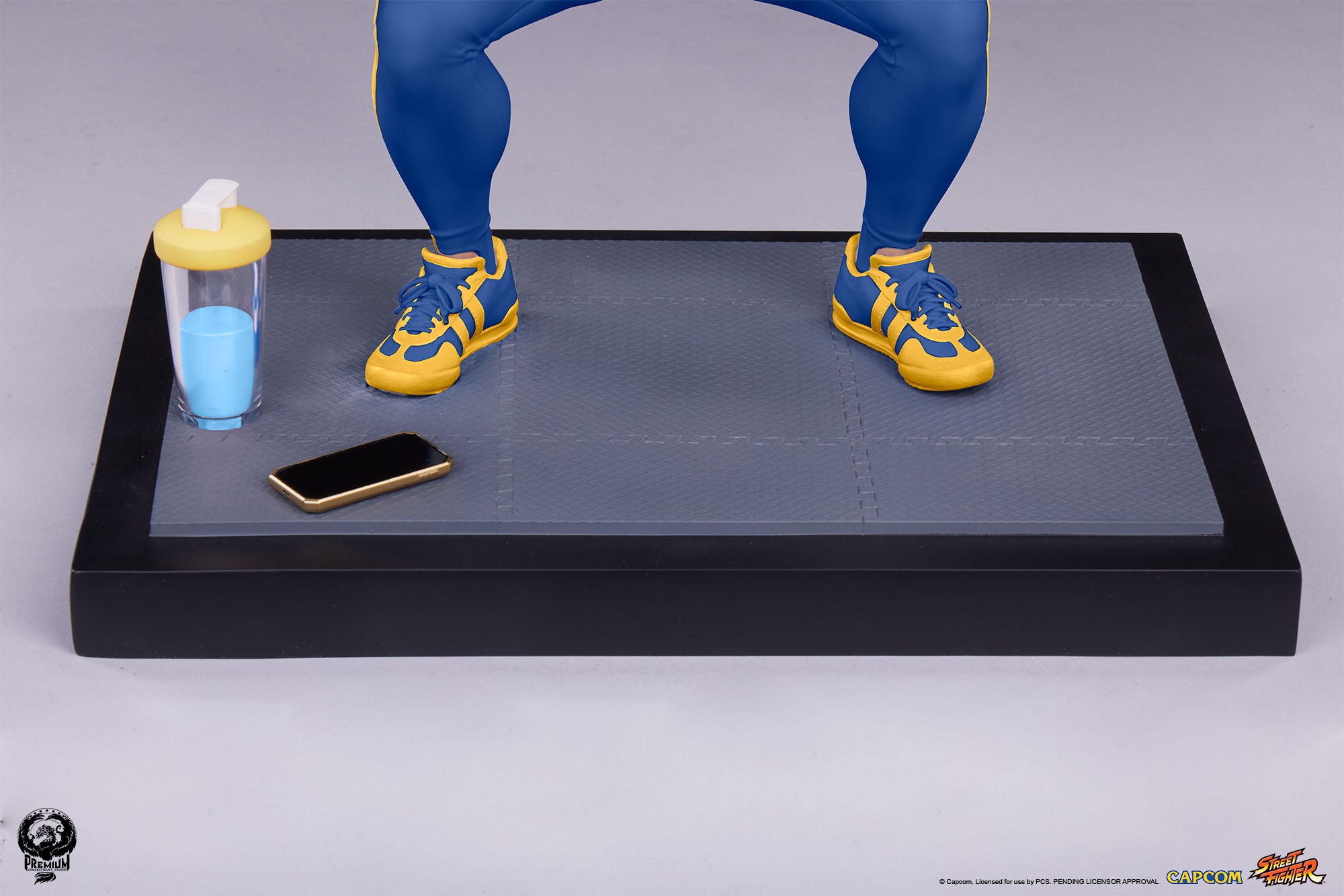 Street Fighter Chun-Li: Powerlifting (Alpha Edition) Quarter Scale Statue  (Prototype Shown) View 16