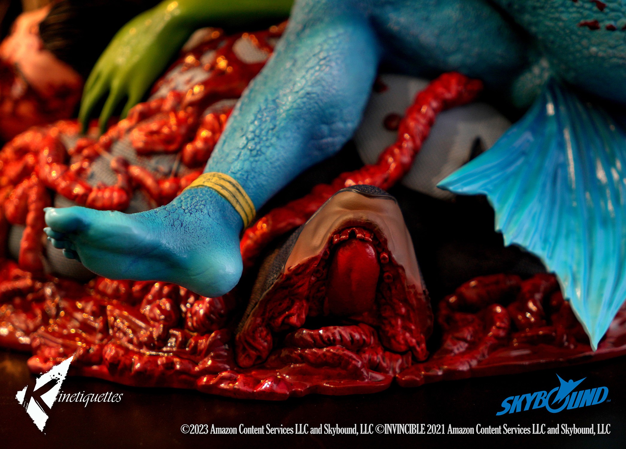 Invincible Omni-Man: The Ambush Diorama  (Prototype Shown) View 17