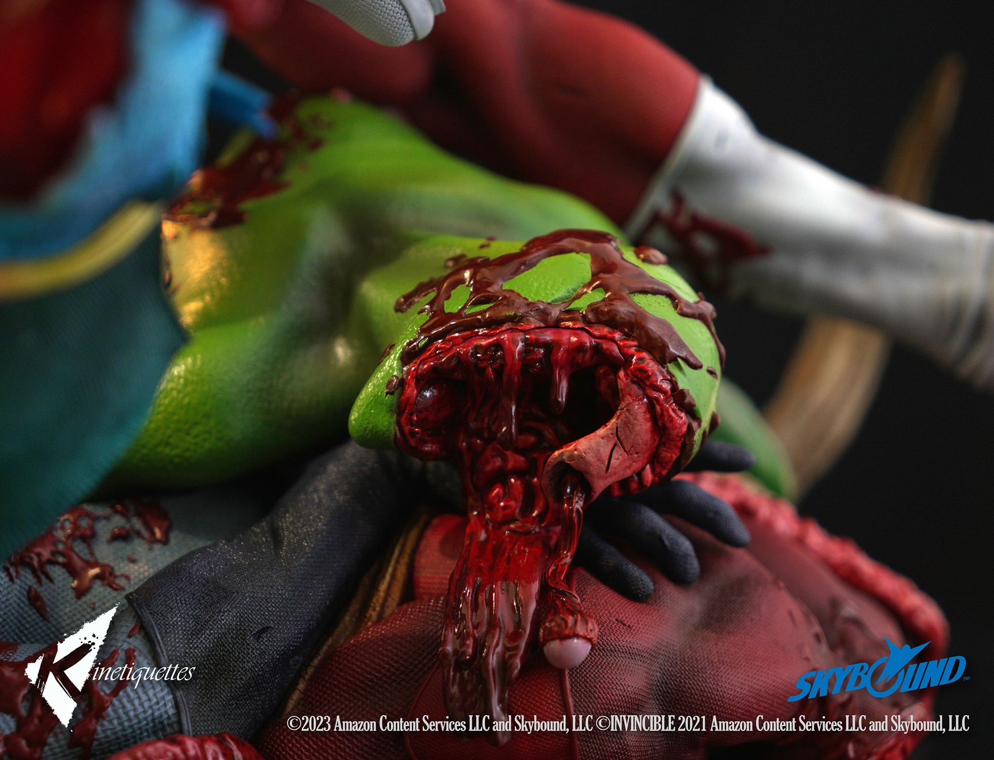 Invincible Omni-Man: The Ambush Diorama  (Prototype Shown) View 21