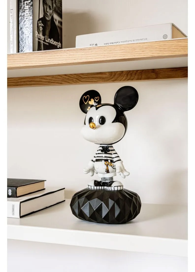 Mickey-Mouse-with-Umbrella-