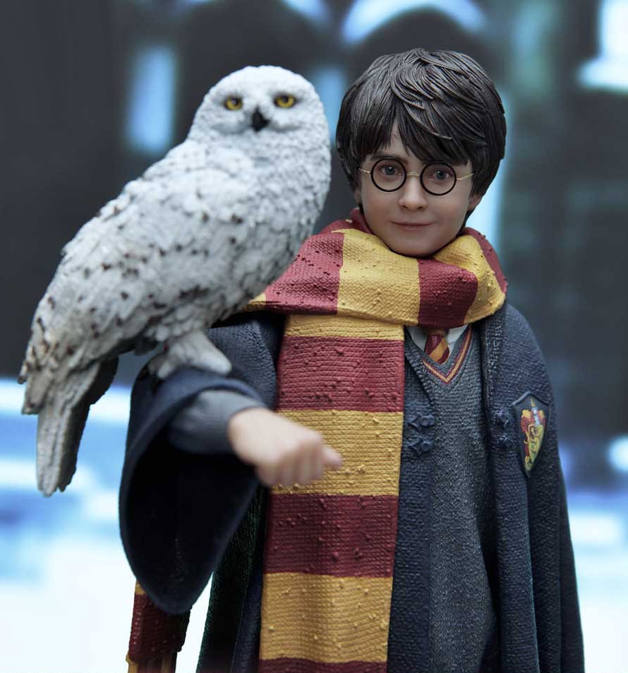 Harry Potter Harry Potter With Hedwig Statues  (Prototype Shown) View 1