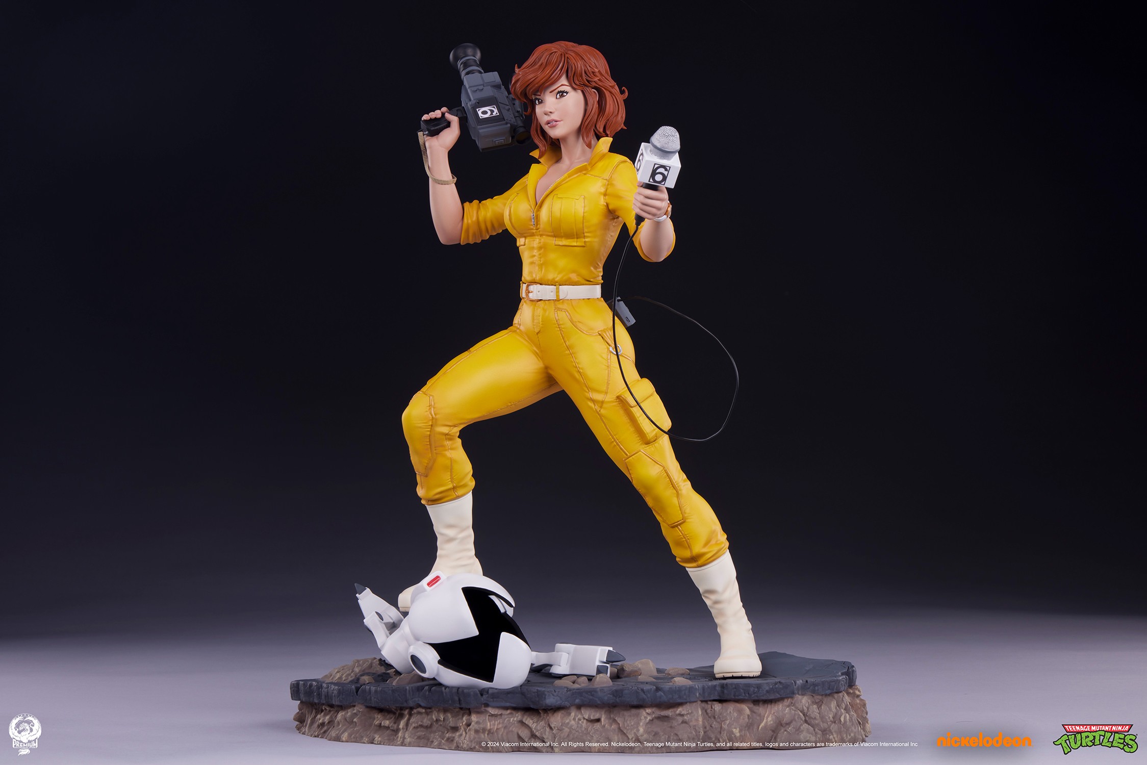 Teenage Mutant Ninja Turtles April O'Neil quarter scale