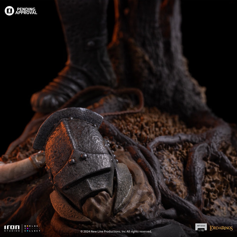 The Lord of the Rings Lurtz Uruk-Hai Leader 1:10 Scale Statue  (Prototype Shown) View 4