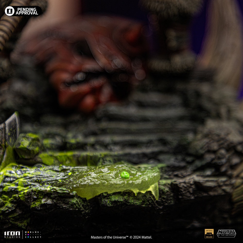 Masters of the Universe He-Man Unleashed Deluxe 1:10 Scale Statue  (Prototype Shown) View 6