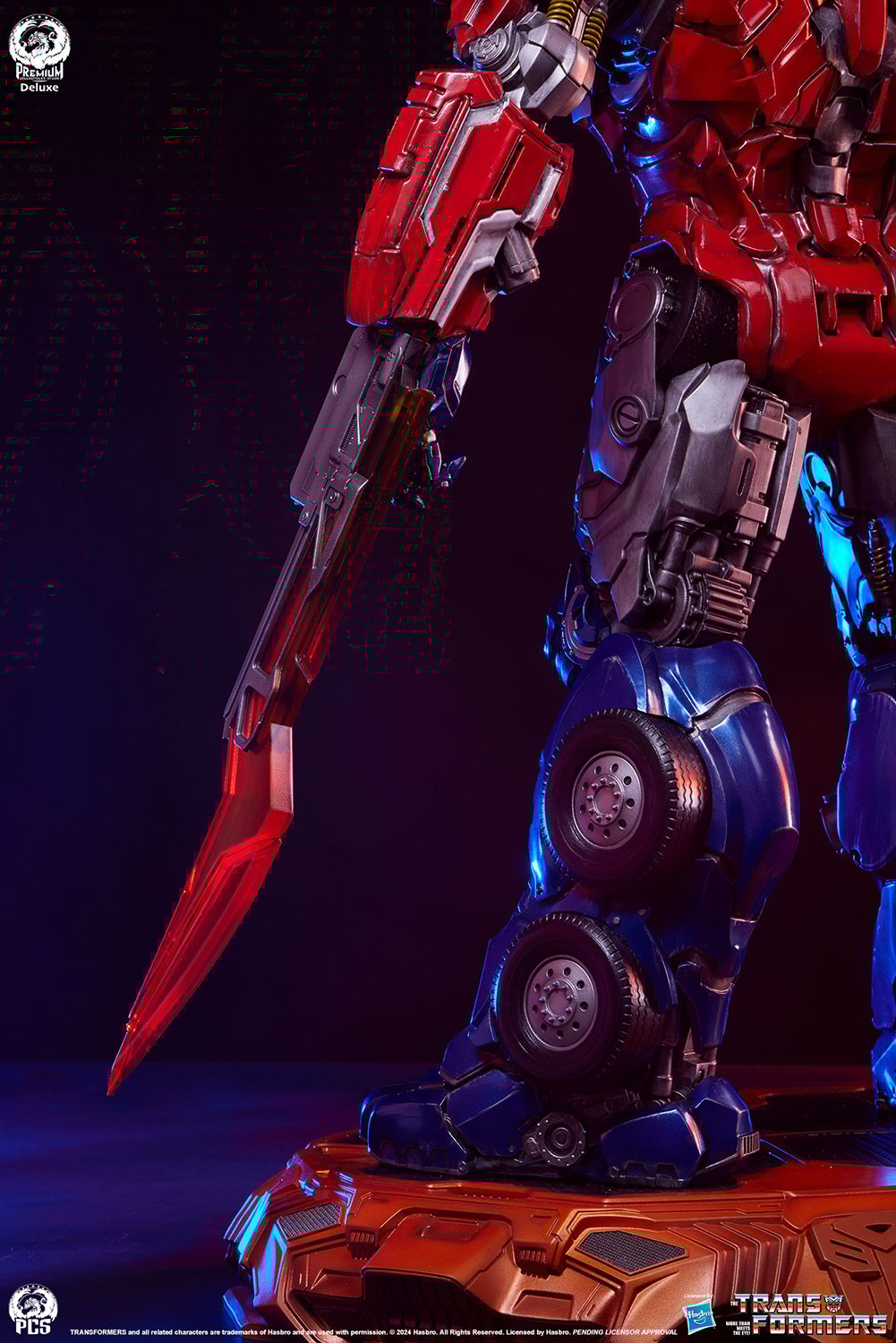 Optimus Prime Deluxe by PCS | Sideshow Collectibles