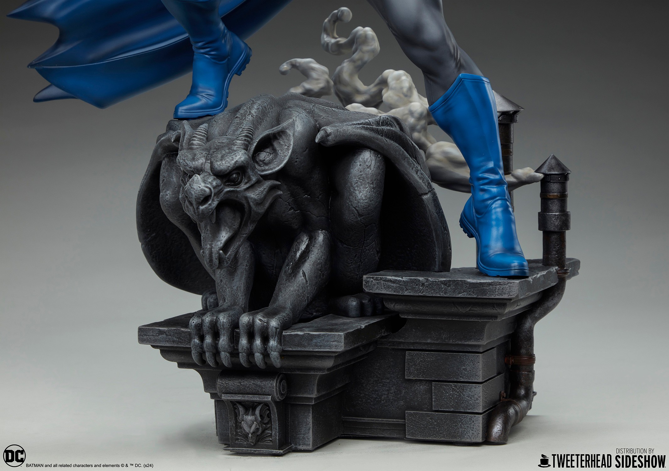 DC Comics Batman™ (Retro Edition) Quarter Scale Maquette  (Prototype Shown) View 12