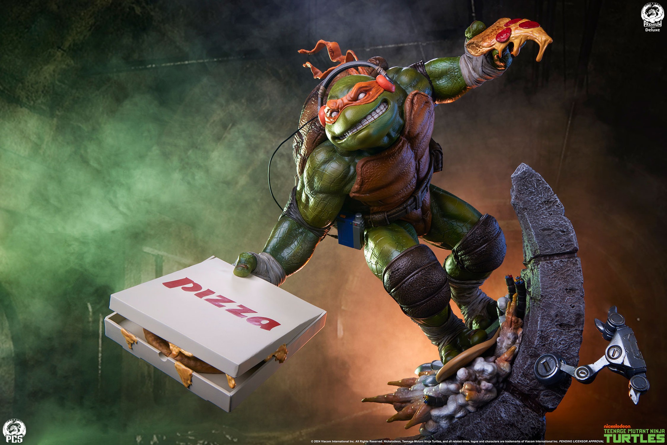 Teenage Mutant Ninja Turtles Michelangelo Deluxe 1:3 Scale Statue  (Prototype Shown) View 6