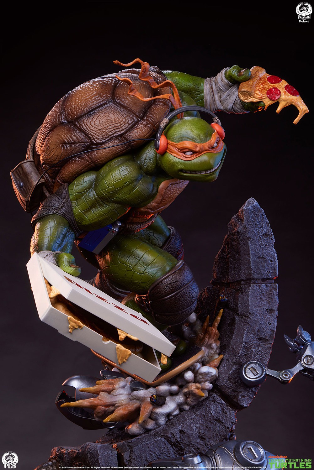 Teenage Mutant Ninja Turtles Michelangelo Deluxe 1:3 Scale Statue  (Prototype Shown) View 11