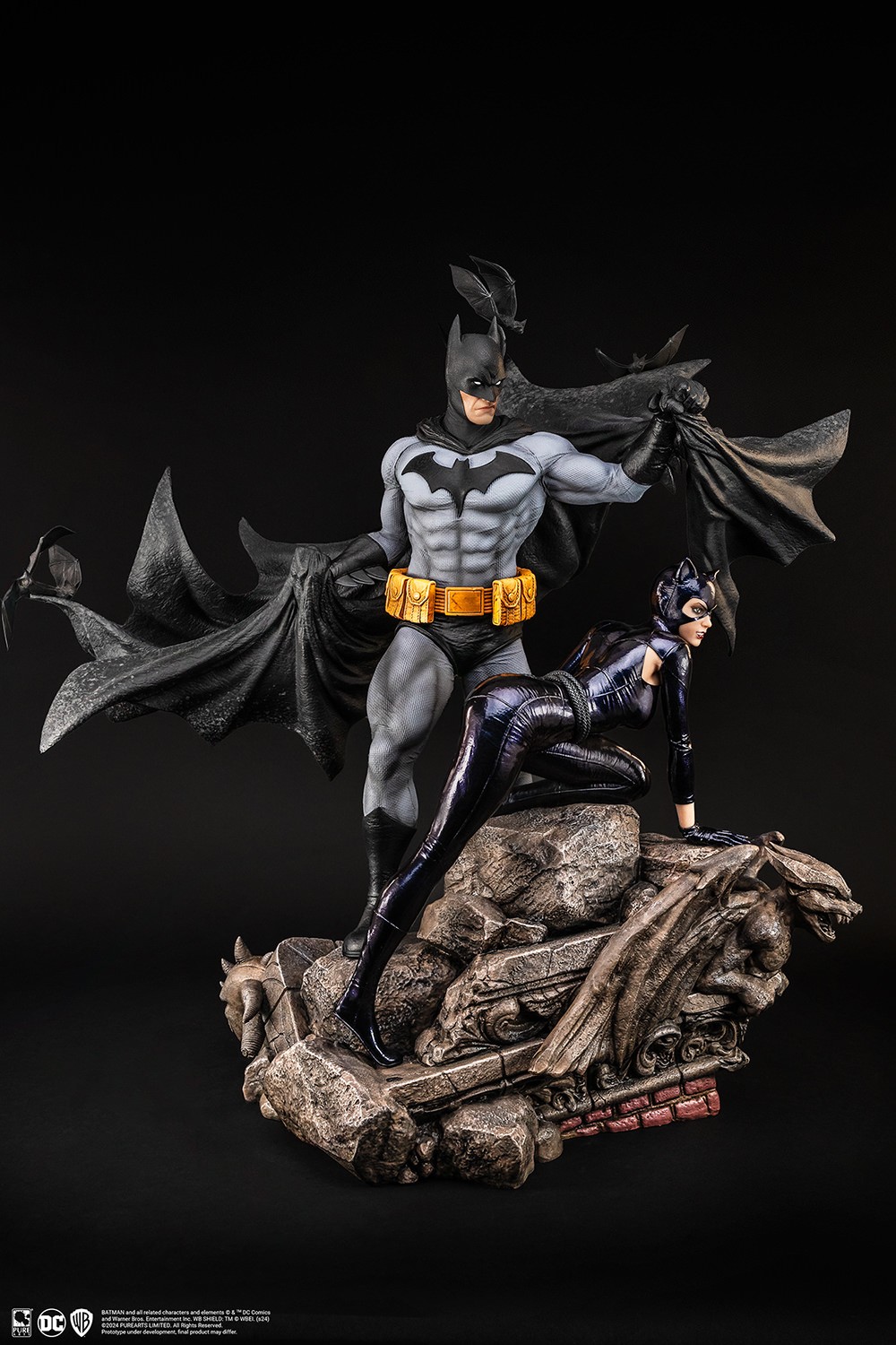 DC Comics Batman & Catwoman Reunion Statues  (Prototype Shown) View 6