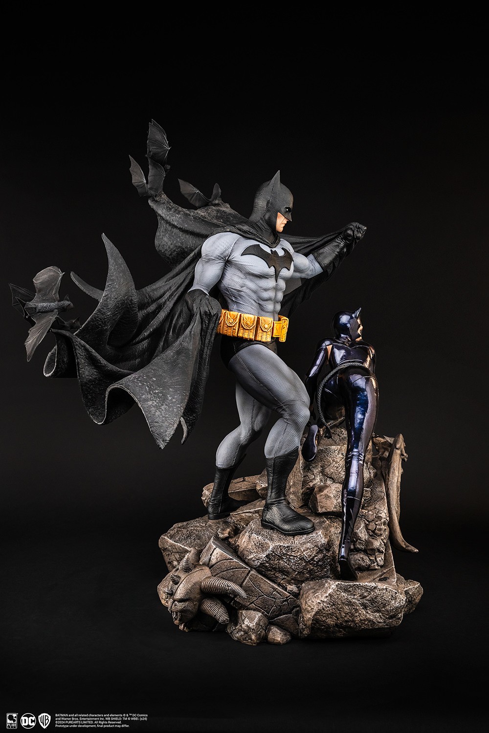 DC Comics Batman & Catwoman Reunion Statues  (Prototype Shown) View 7