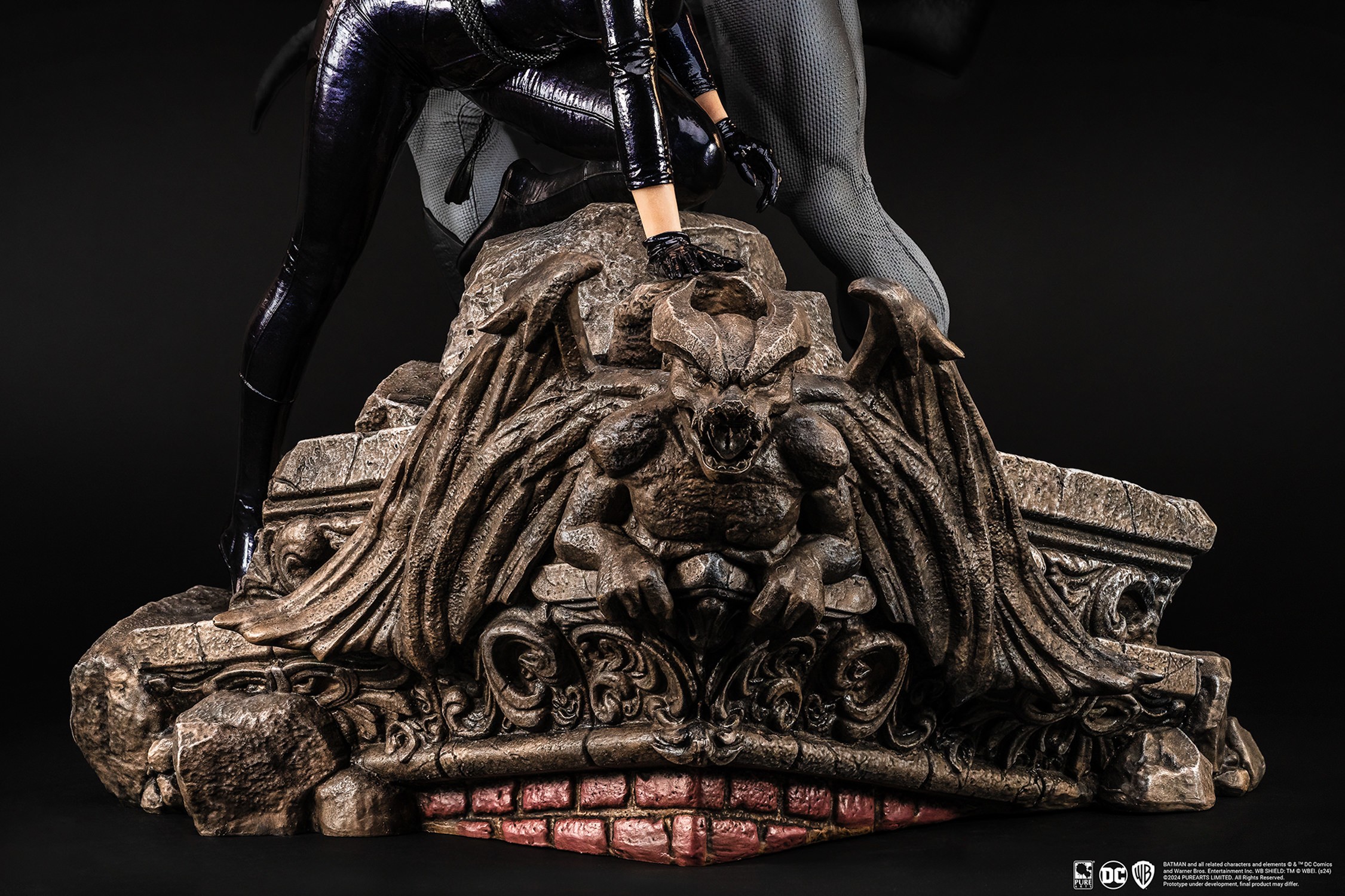 DC Comics Batman & Catwoman Reunion Statues  (Prototype Shown) View 14