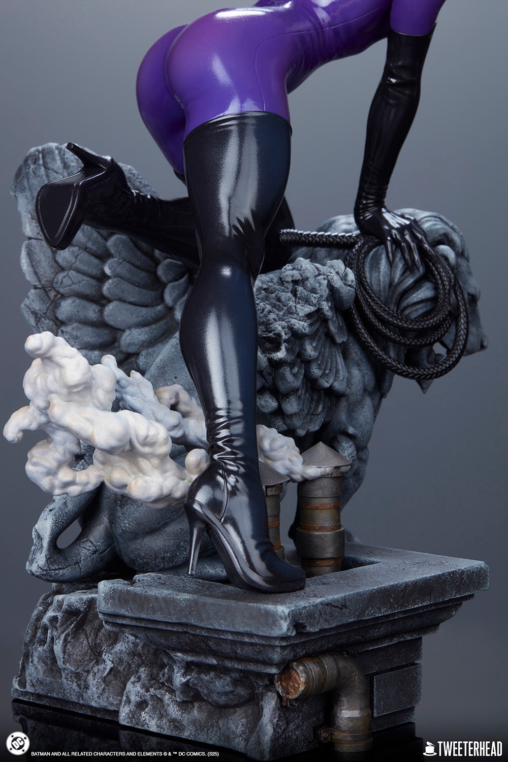 DC Comics Catwoman (Purple Edition) Quarter Scale Maquette  (Prototype Shown) View 12