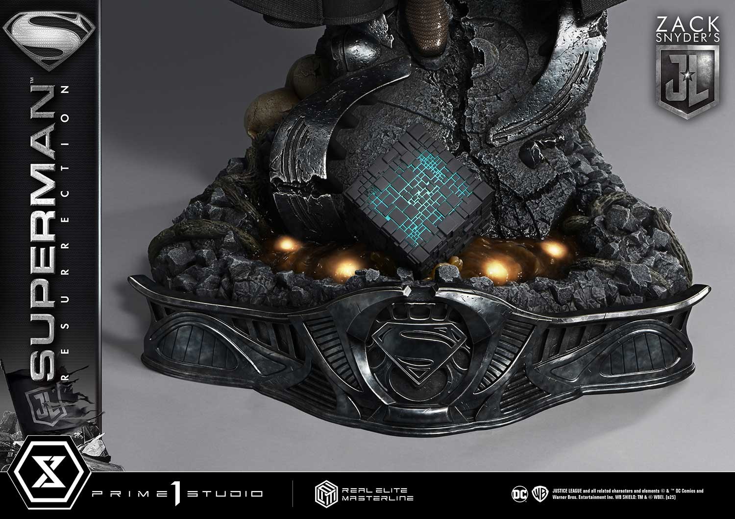 DC Comics Superman Resurrection 1:3 Scale Statue  (Prototype Shown) View 16