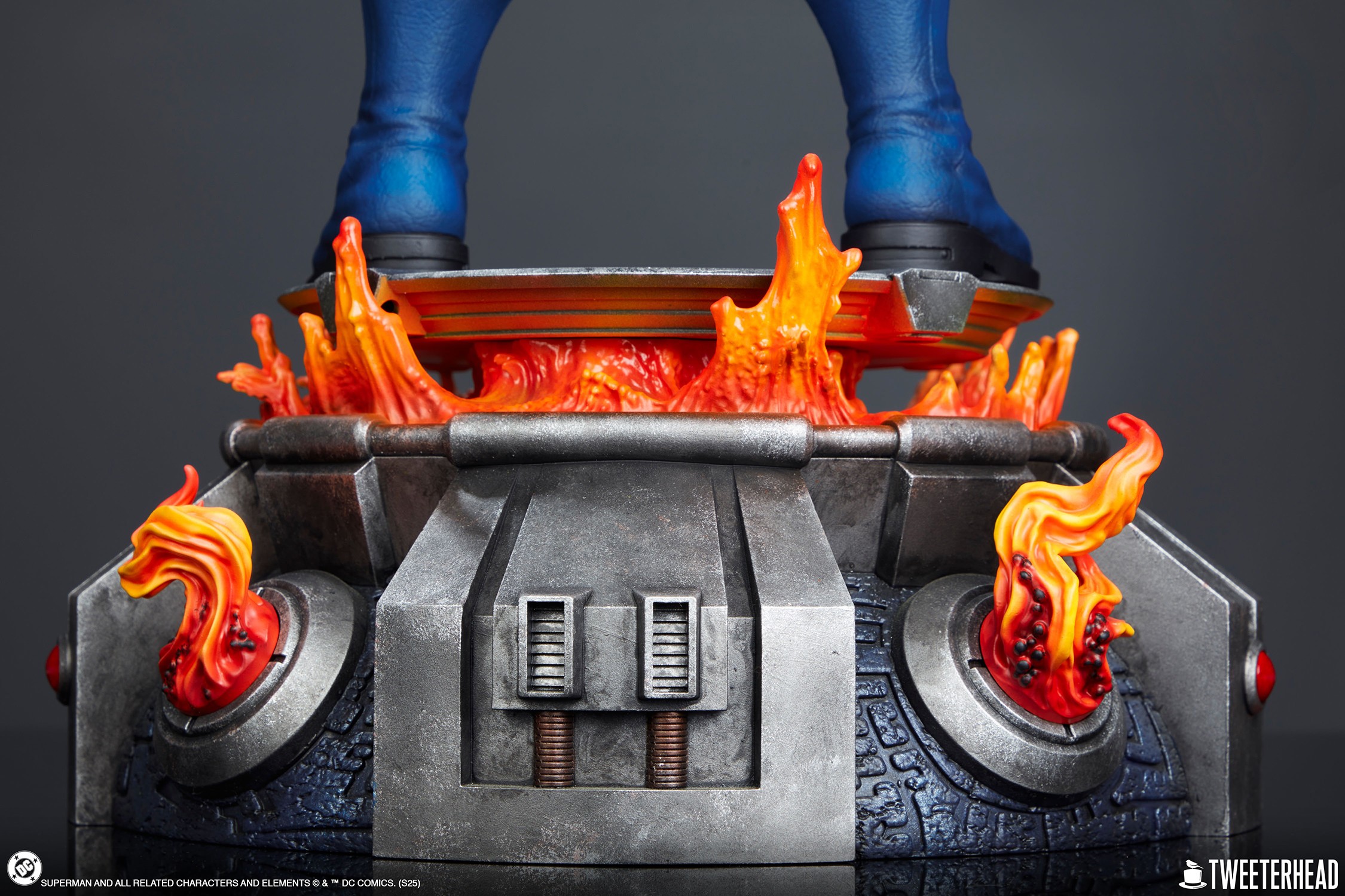 DC Comics Darkseid Sixth Scale Maquette  (Prototype Shown) View 17