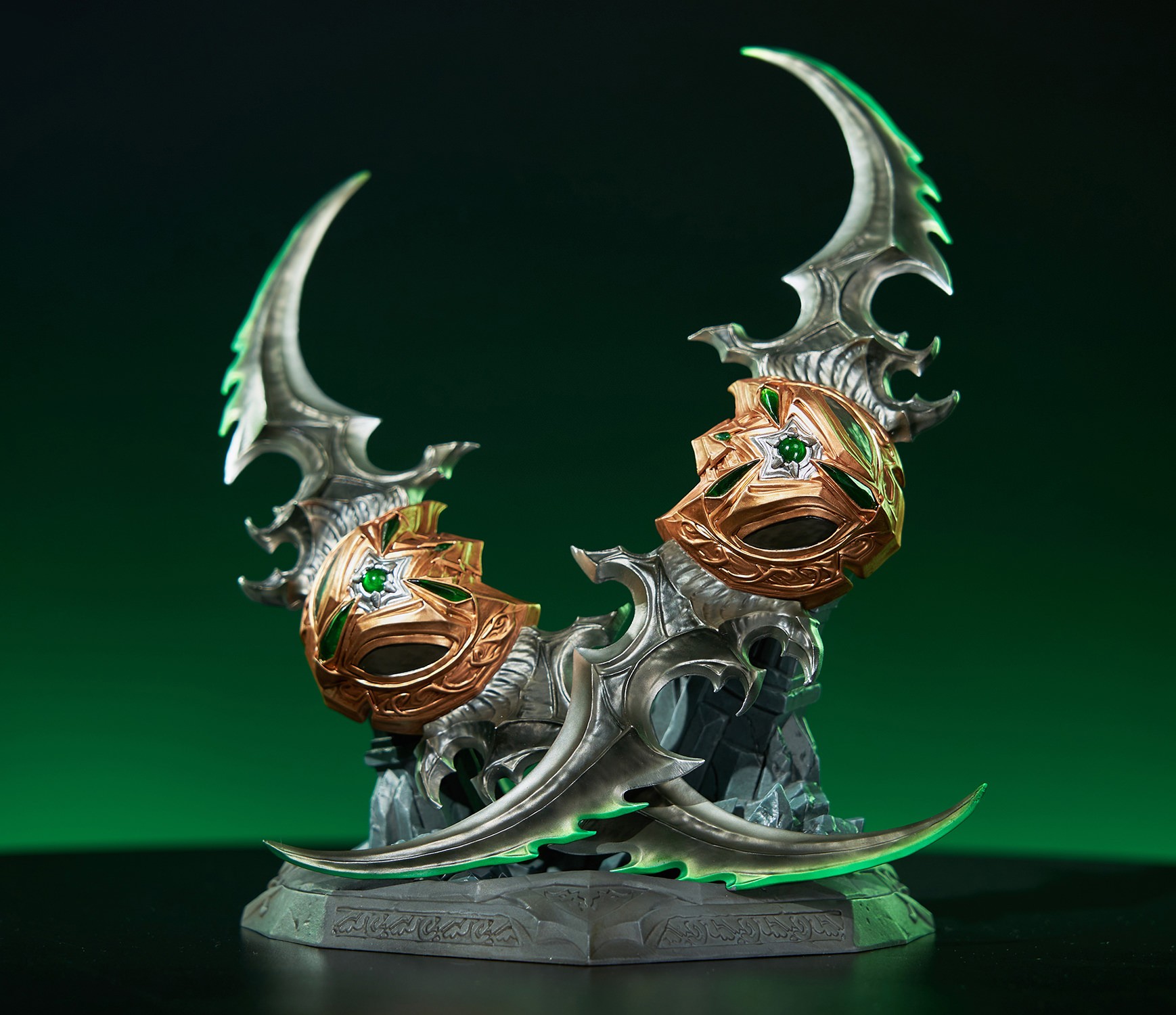 Warcraft Warglaives of Azzinoth (Collector's Edition) Replica  (Prototype Shown) View 1