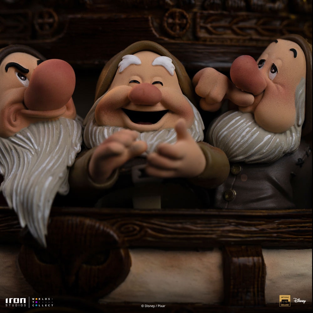 Disney Snow White Deluxe 1:10 Scale Statue  (Prototype Shown) View 3