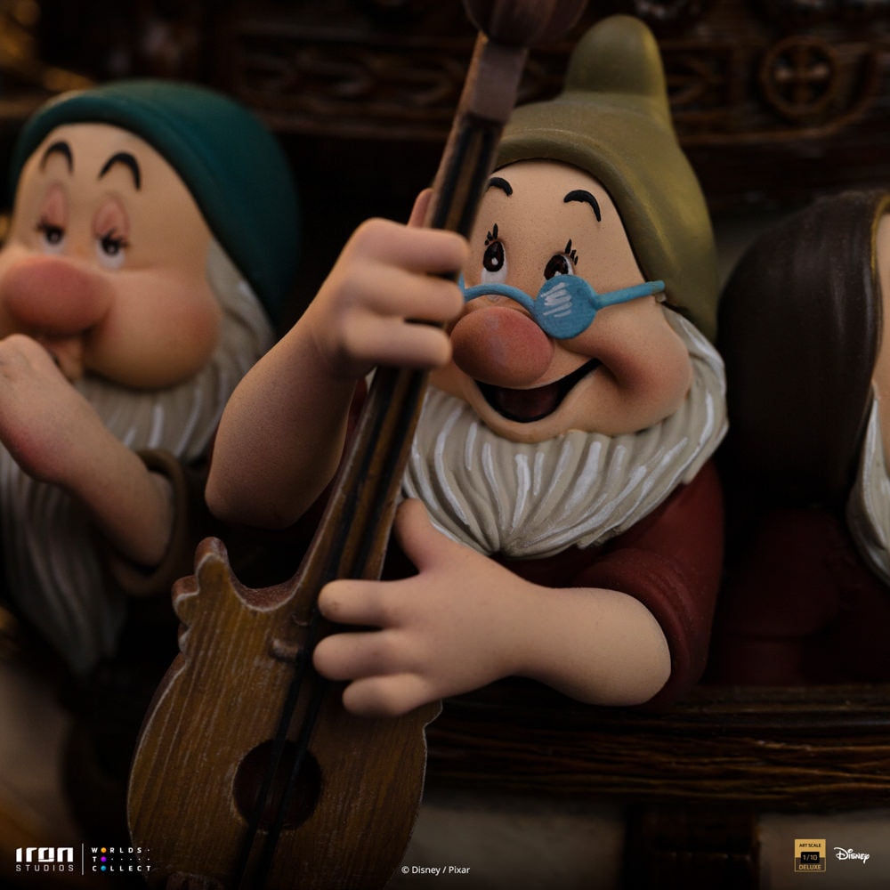 Disney Snow White Deluxe 1:10 Scale Statue  (Prototype Shown) View 4