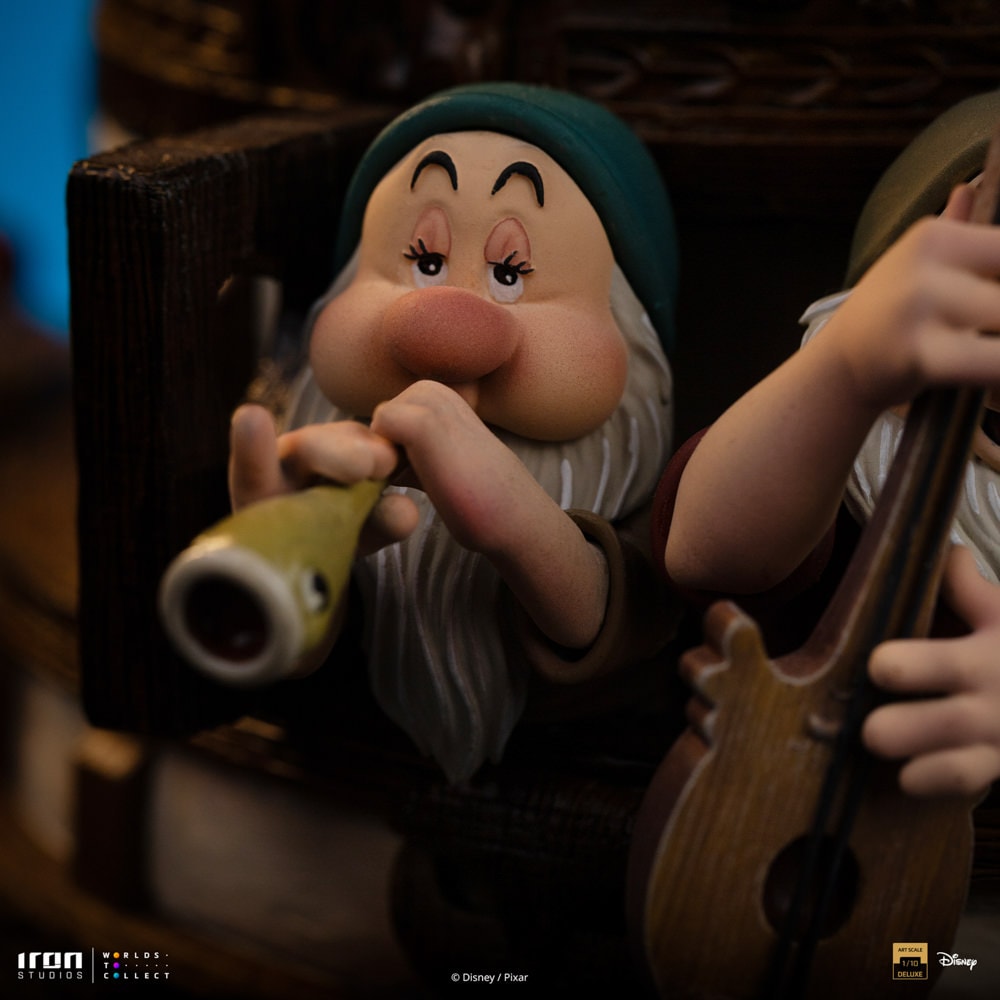 Disney Snow White Deluxe 1:10 Scale Statue  (Prototype Shown) View 18