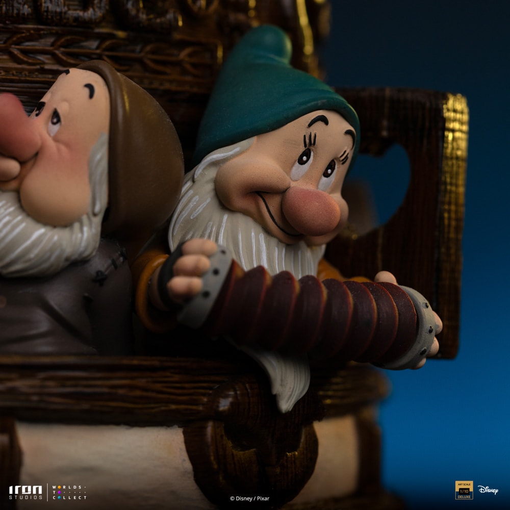 Disney Snow White Deluxe 1:10 Scale Statue  (Prototype Shown) View 21
