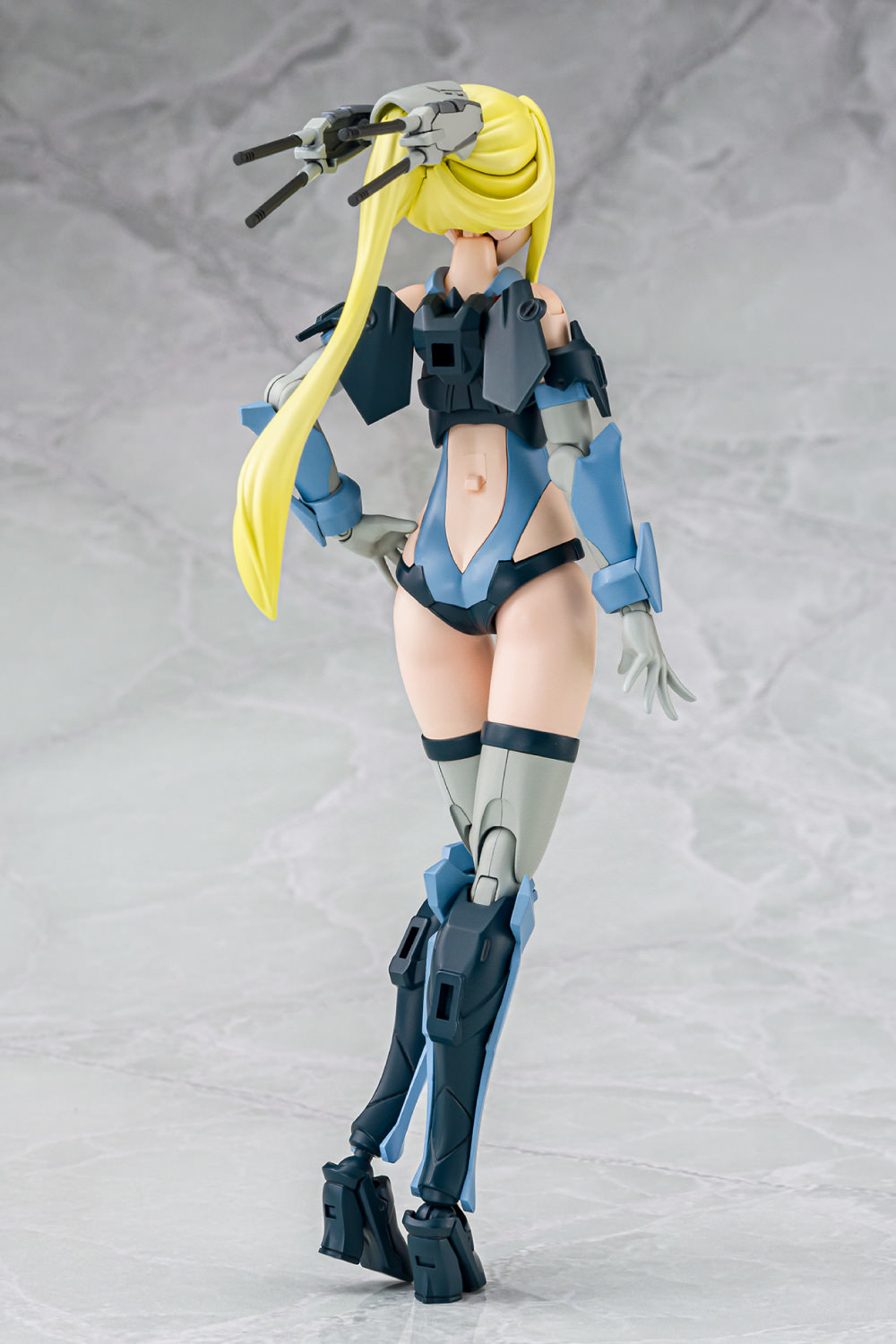 Macross V.F.G. VF-25S Super Messiah Model Kit  (Prototype Shown) View 8