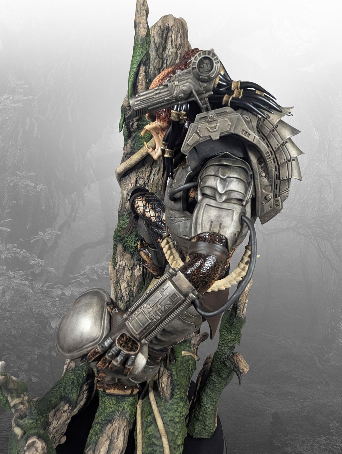 Predator Jungle Hunter Quarter Scale Statue by Hollywood Predator Jungle Hunter Quarter Scale Statue by Hollywood