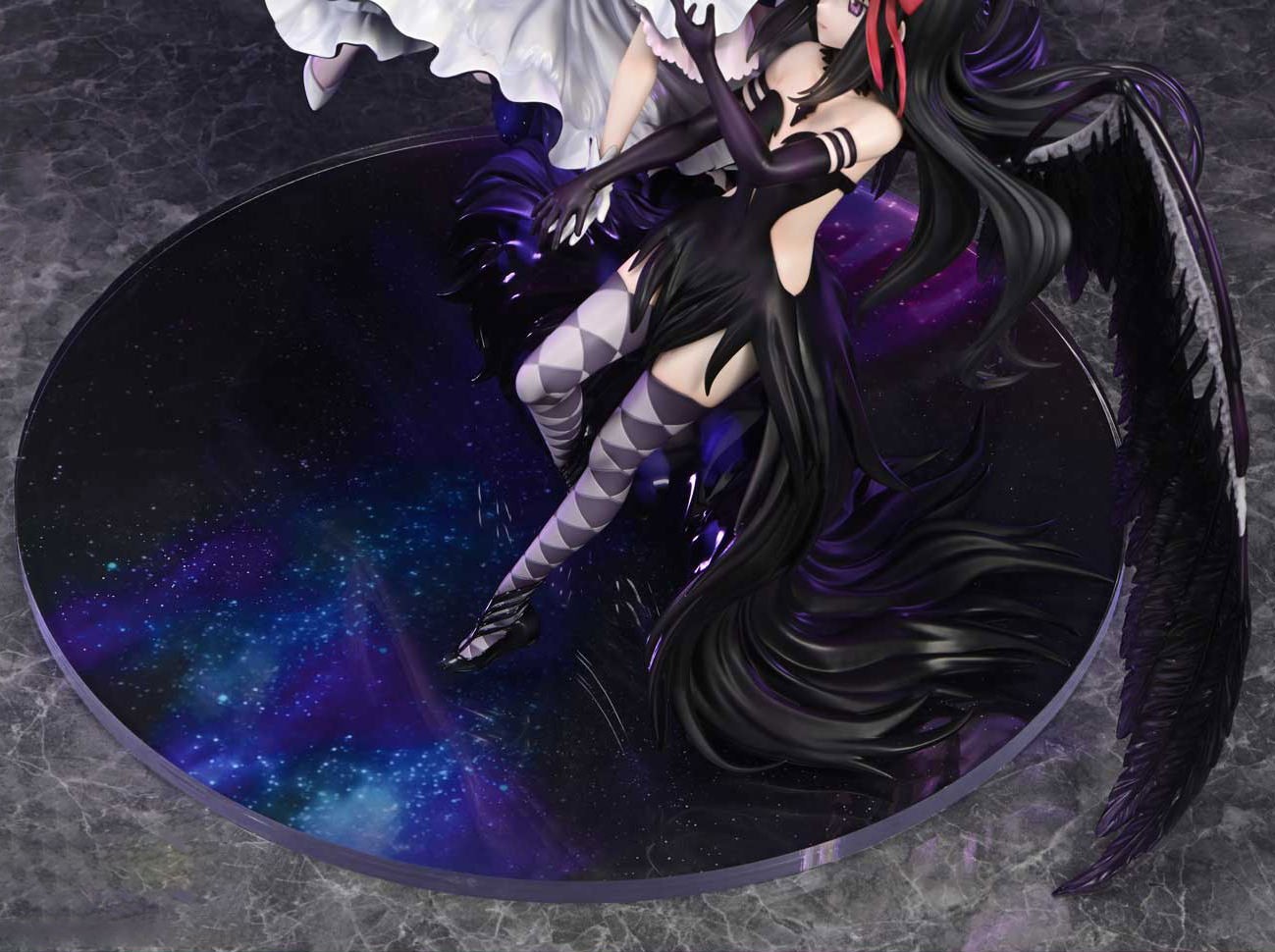 Puella Magi Madoka Magica Ultimate Madoka & Devil Homura (Bonus Version) Statues  (Prototype Shown) View 3