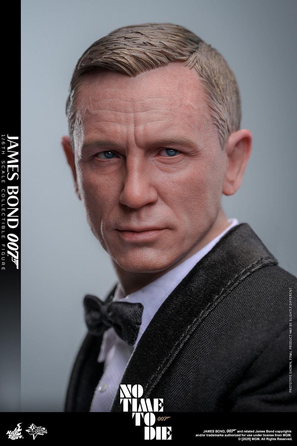 James Bond Sixth Scale Figure by Hot Toys | Sideshow Collectibles
